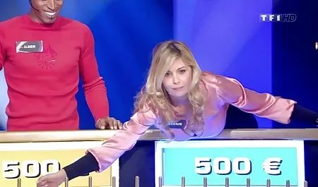 بروکلین چیس نشان می دهد منحنی های او قبل از او را لمس کرد سوپر خارجی کم حجم